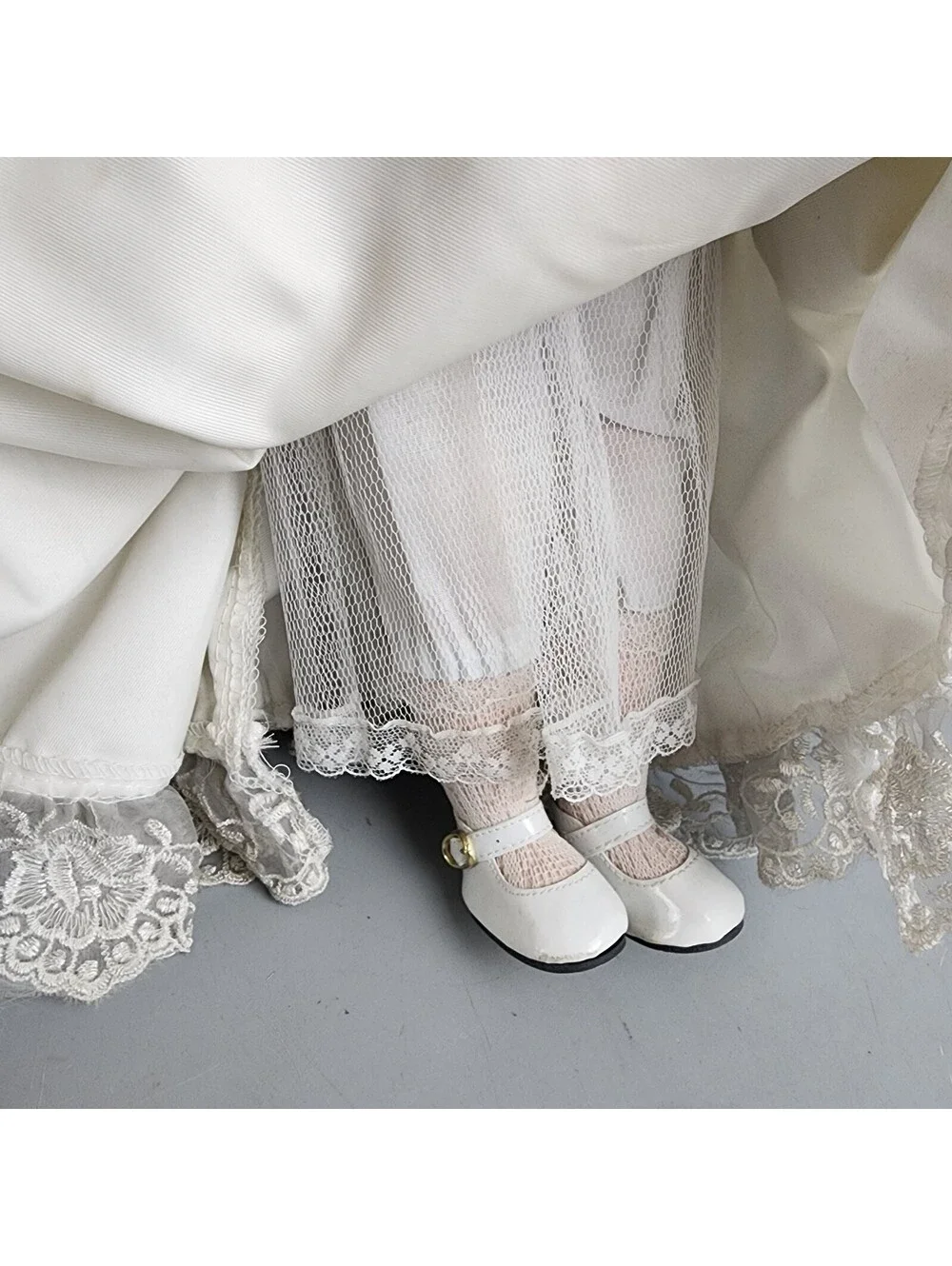 Chatelaine Porcelain Bride Doll Blonde Curly Hair Lace Wedding Dress w/Stand
